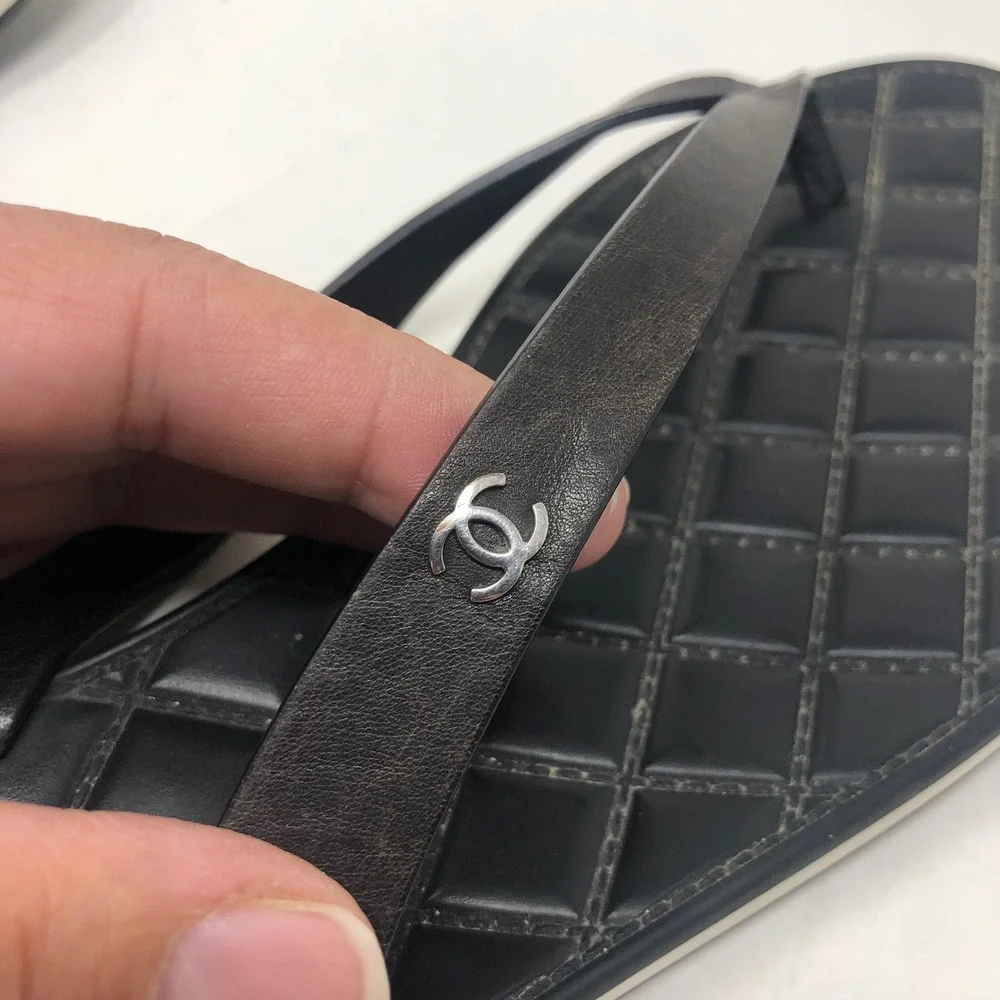 Chanel Quilted Leather Flip Flops 40 EU 9 US Black CC Logo Thong Sandals